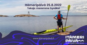 Itämeripäivä 25.8.2022. Tekoja meremme hyväksi. www.itämeripäivä.fi. Henkilö seisoo Itämeren rannalla kajakki vierellään. 