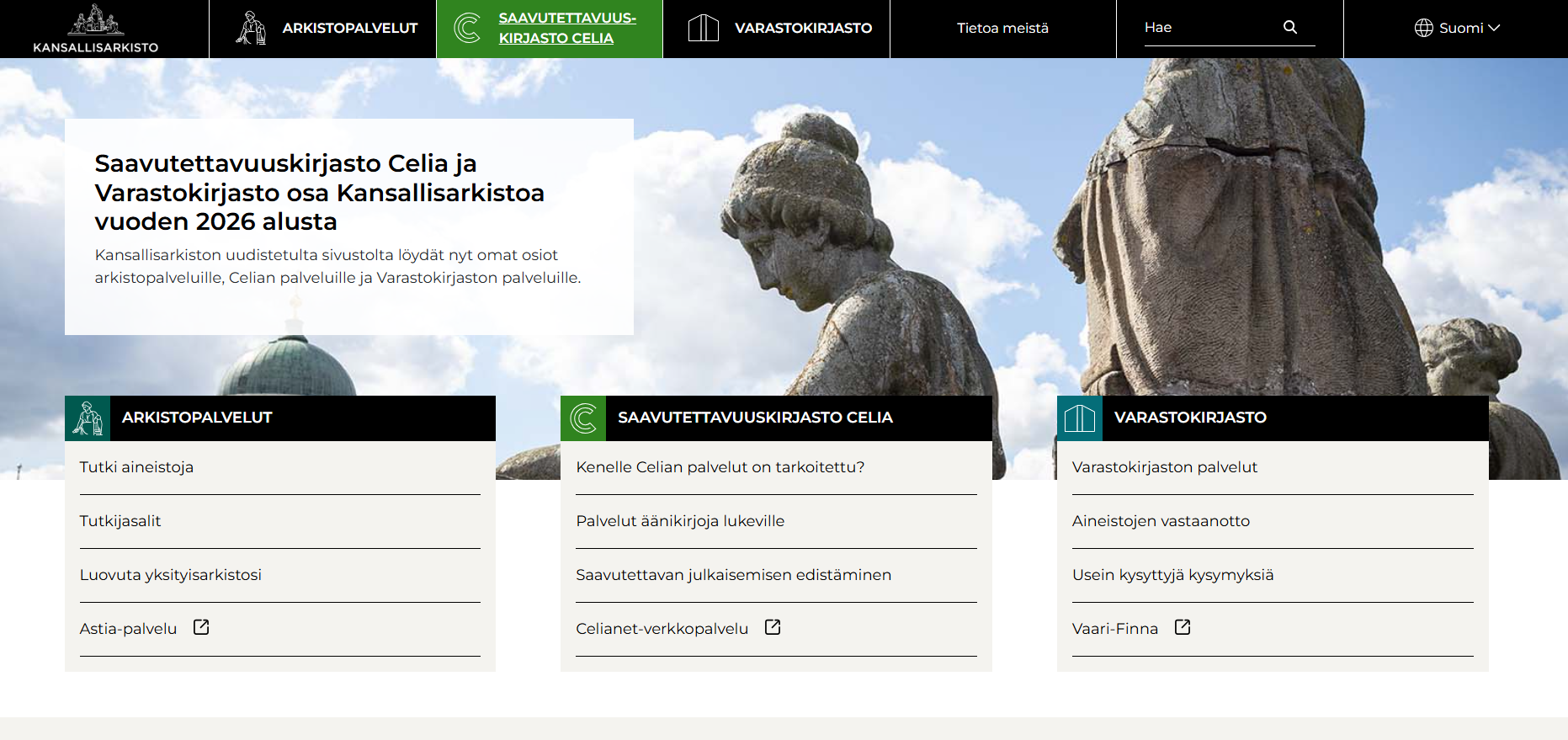 Uudistunut Kansallisarkisto.fi-kotisivun etusivu, jossa jako arkistopalveluihin, Saavutettavuuskirjasto Celian palveluihin ja Varastokirjaston palveluihin. Taustalla näkyy kivipatsaita ja pilvinen taivas.